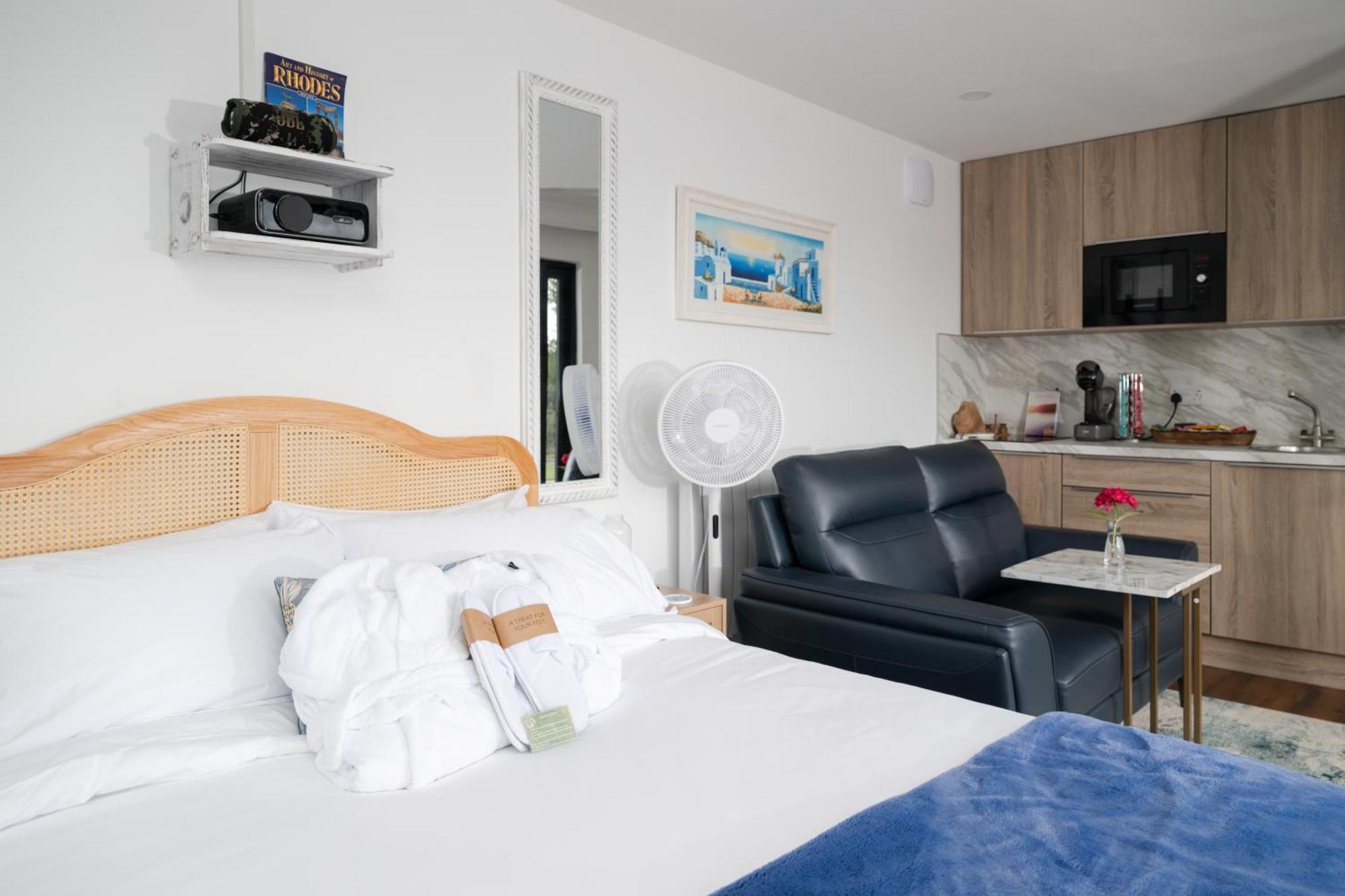 Lakescape - Waterfront Self- Catering Cabins 에니스킬런 외부 사진