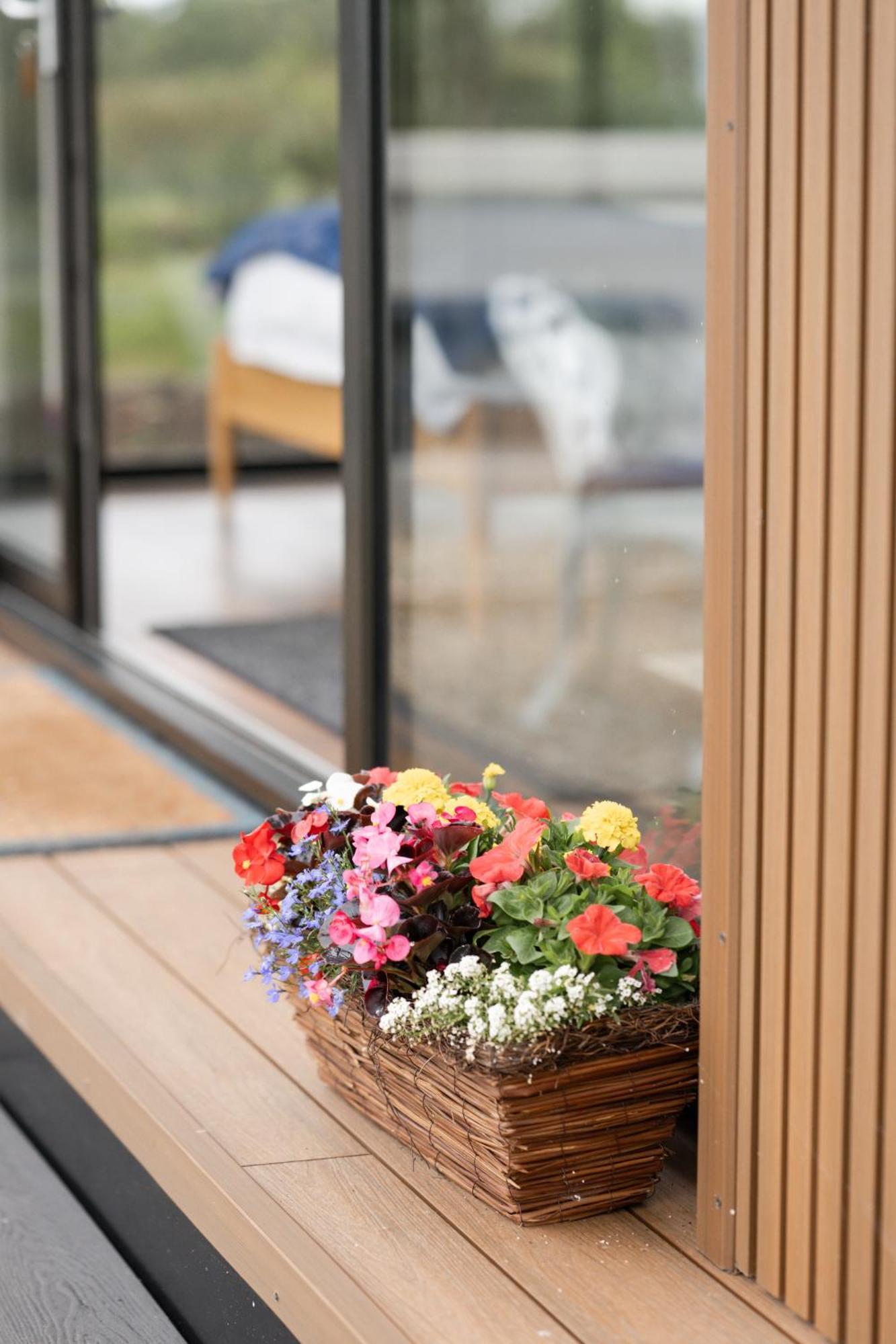 Lakescape - Waterfront Self- Catering Cabins 에니스킬런 외부 사진