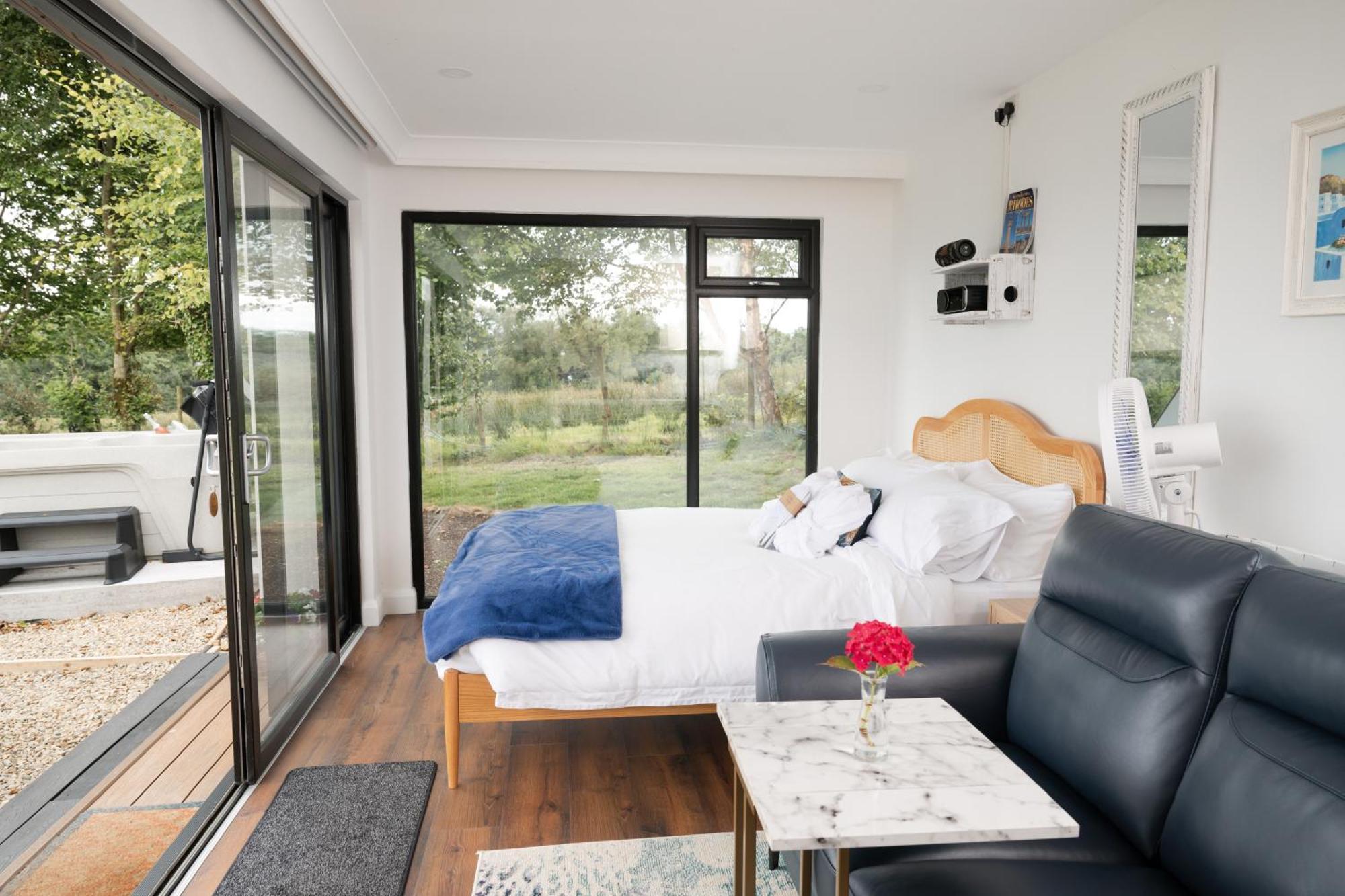 Lakescape - Waterfront Self- Catering Cabins 에니스킬런 외부 사진