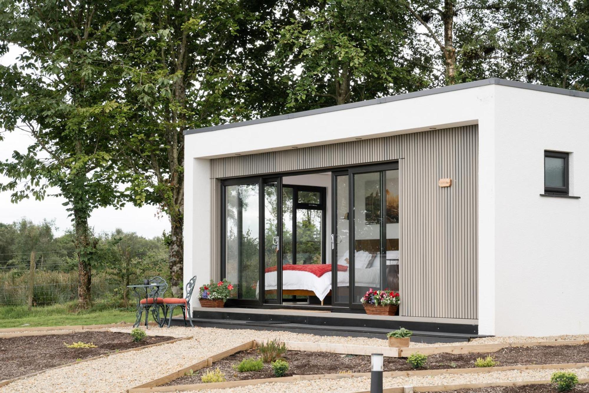 Lakescape - Waterfront Self- Catering Cabins 에니스킬런 외부 사진