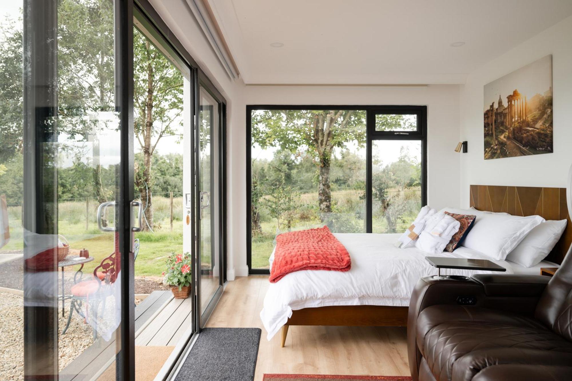 Lakescape - Waterfront Self- Catering Cabins 에니스킬런 외부 사진