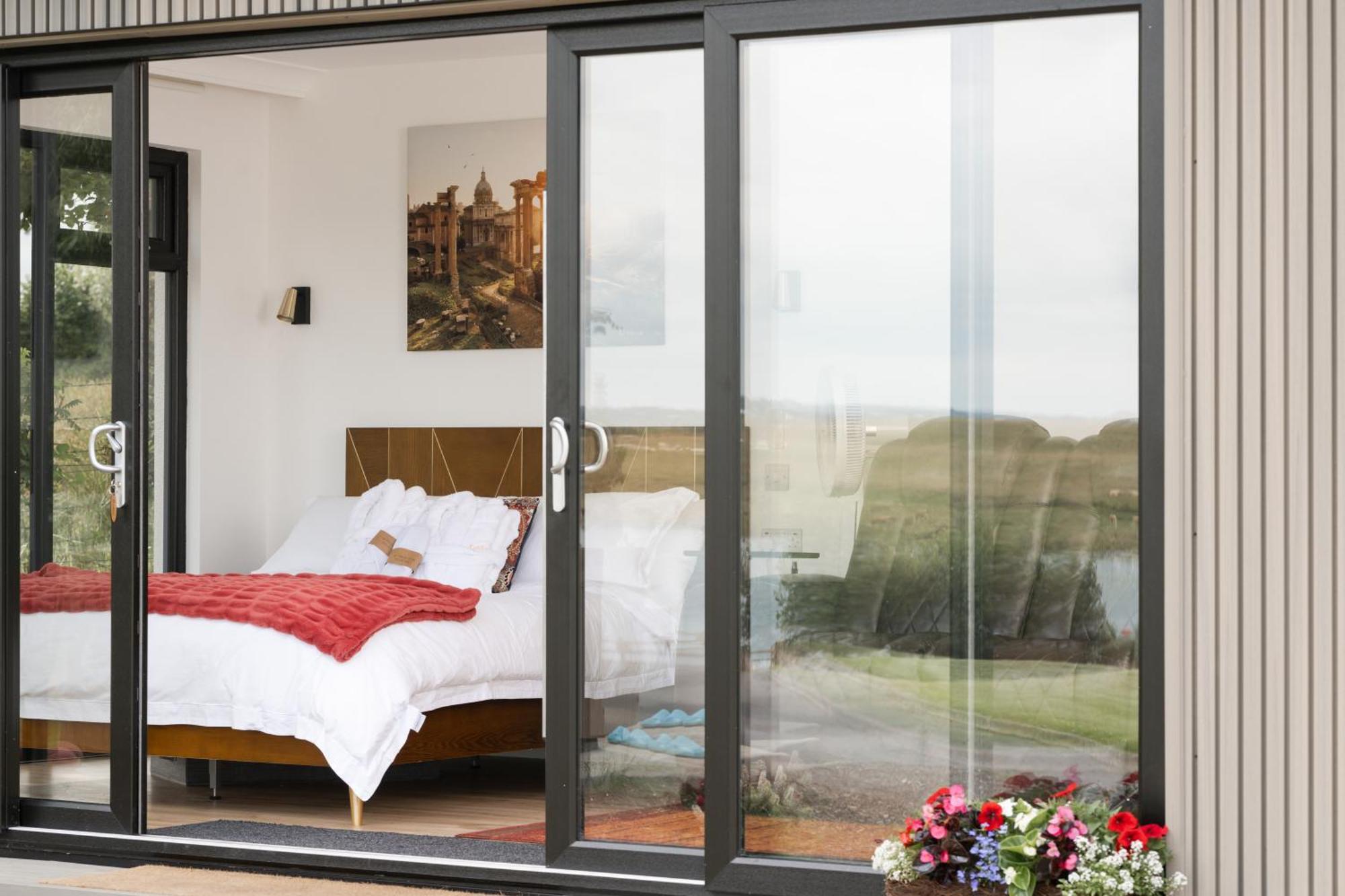 Lakescape - Waterfront Self- Catering Cabins 에니스킬런 외부 사진
