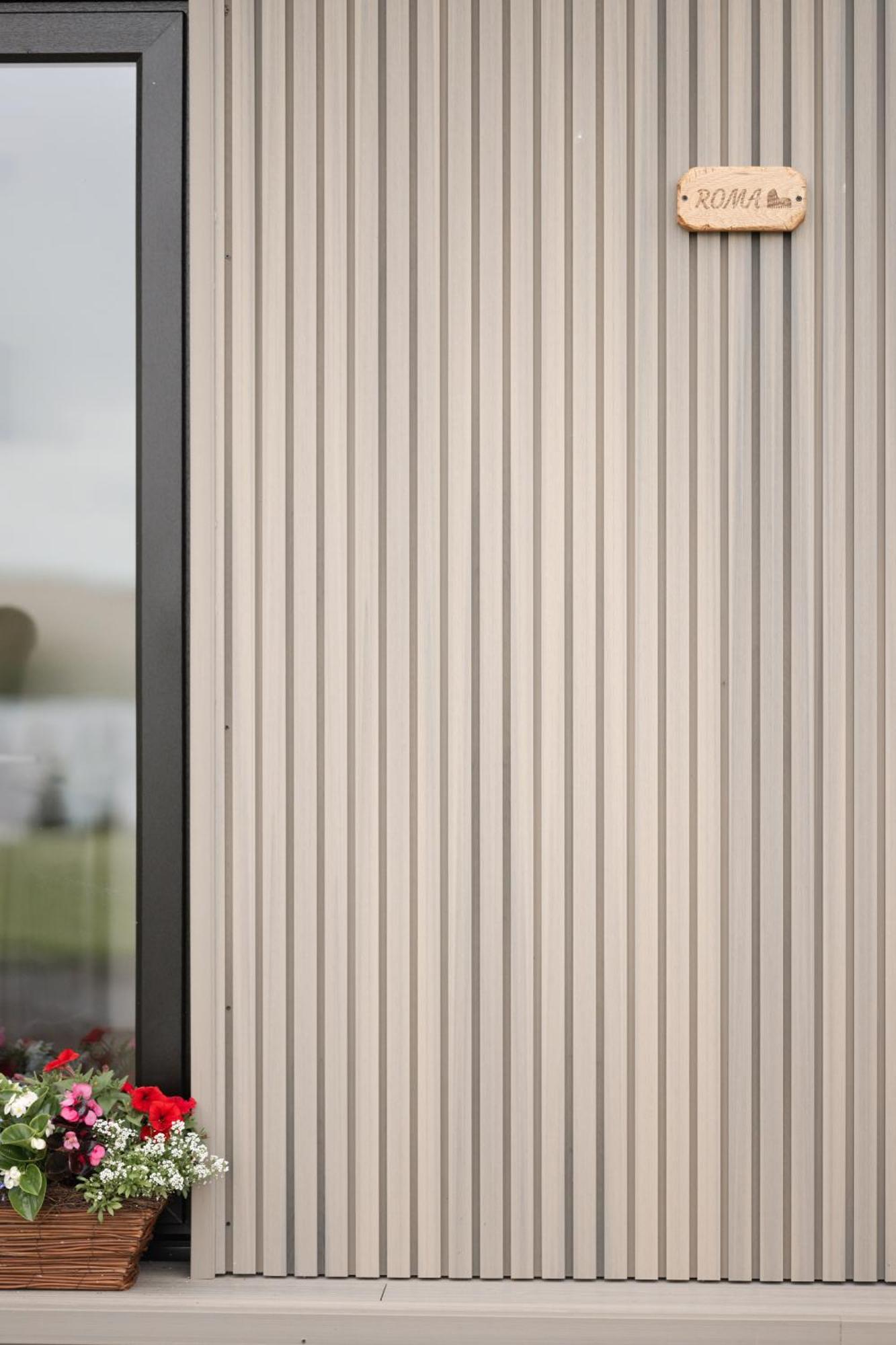 Lakescape - Waterfront Self- Catering Cabins 에니스킬런 외부 사진
