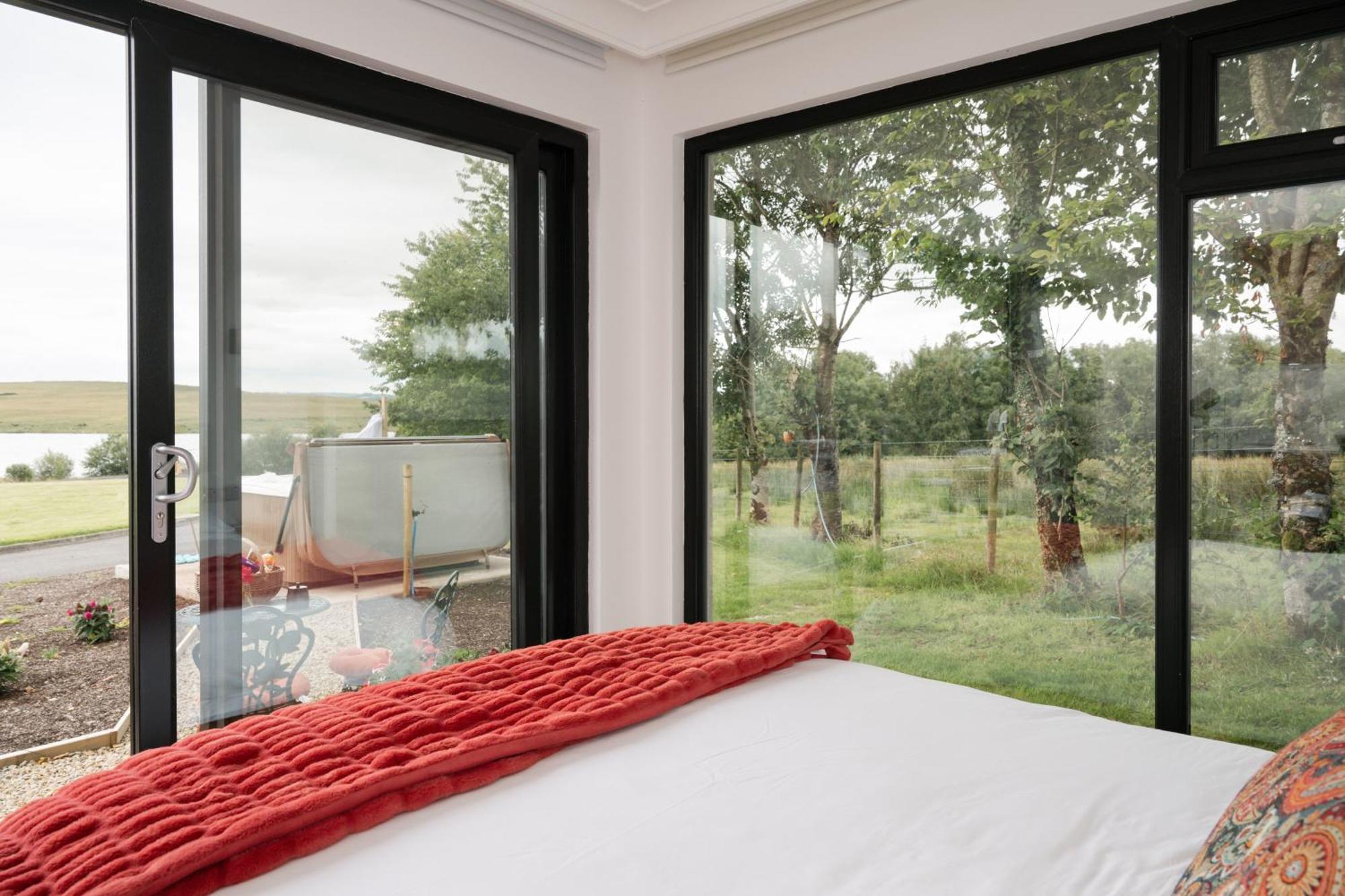 Lakescape - Waterfront Self- Catering Cabins 에니스킬런 외부 사진