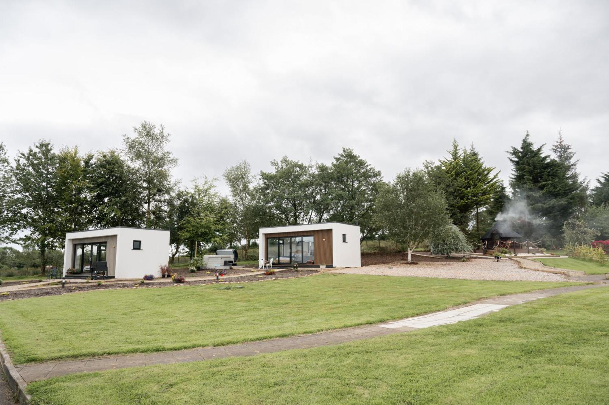 Lakescape - Waterfront Self- Catering Cabins 에니스킬런 외부 사진